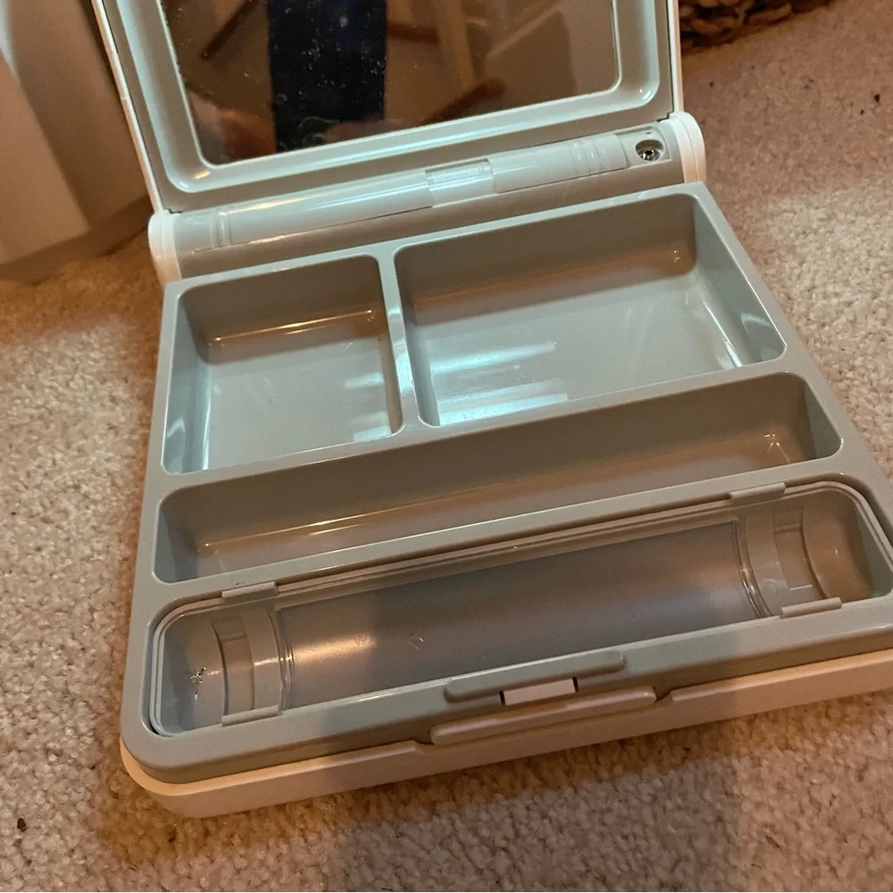 Vintage 1960’s Travel Lady Portable Lighted Makeup Mirror Cosmetic Travel Case